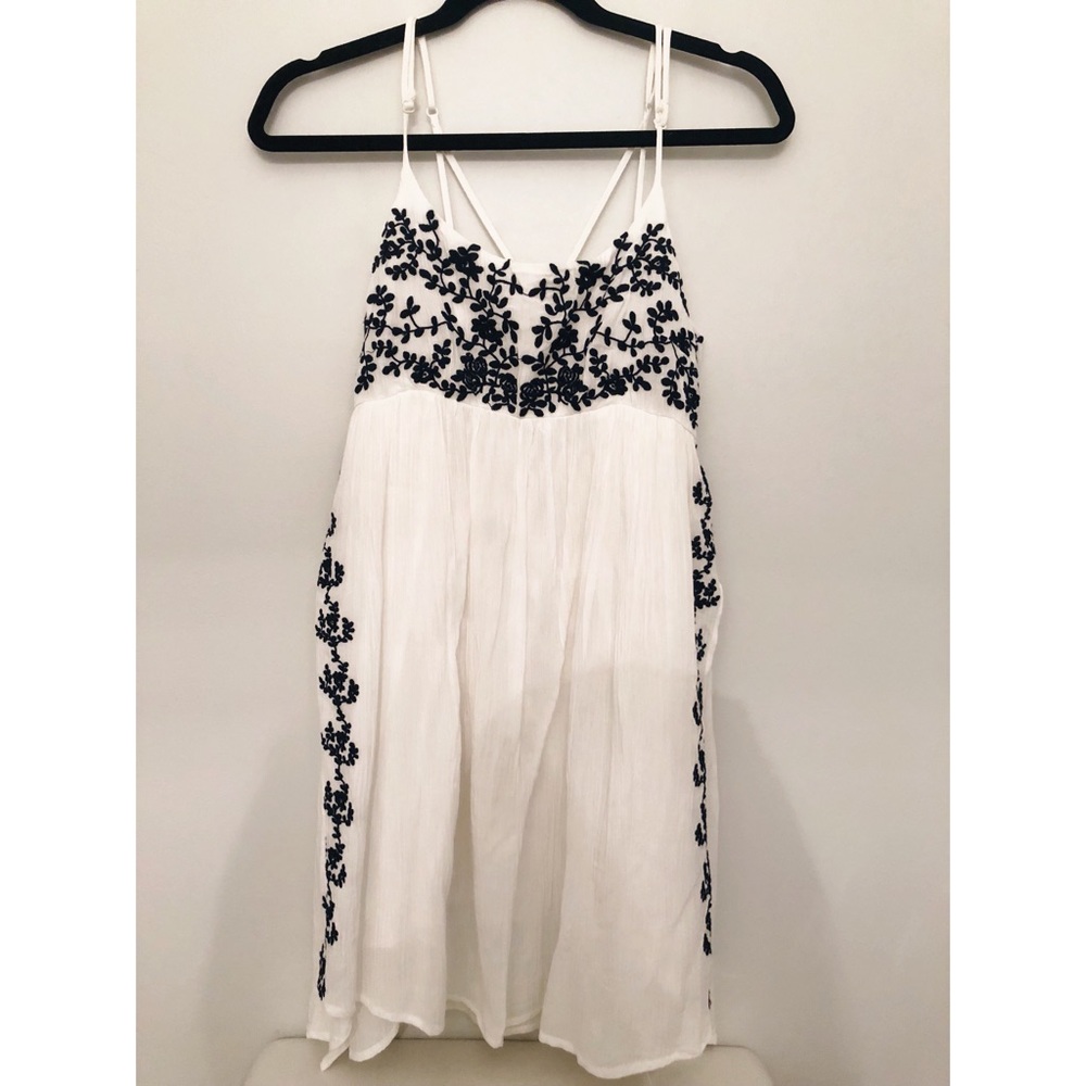 LuLu’s Navy & White Floral Dress